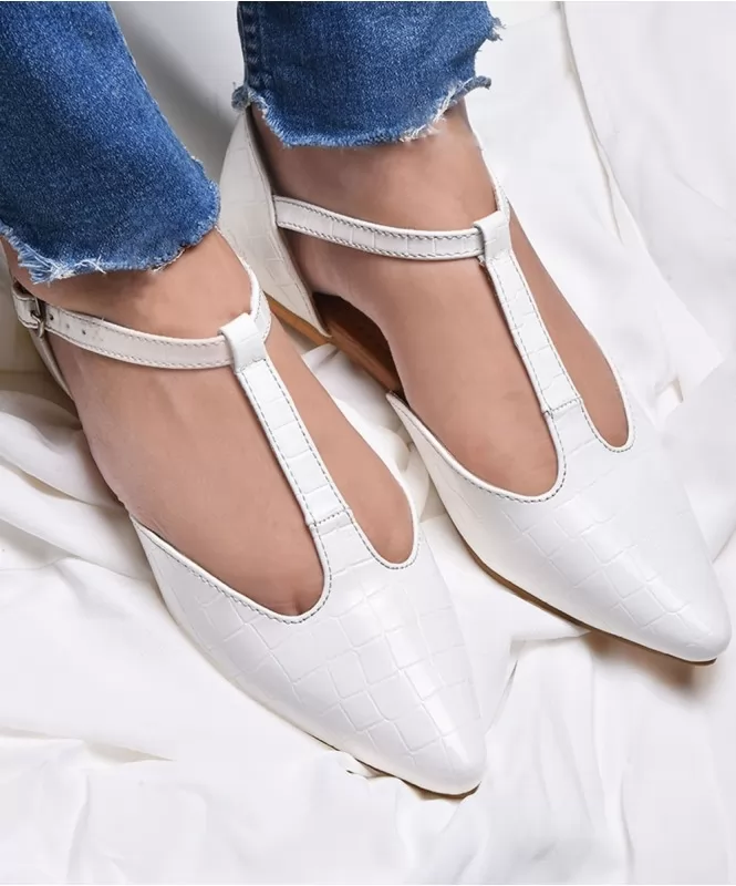 White toe flats