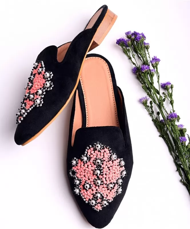 Pointed black embroidered beads mule flat