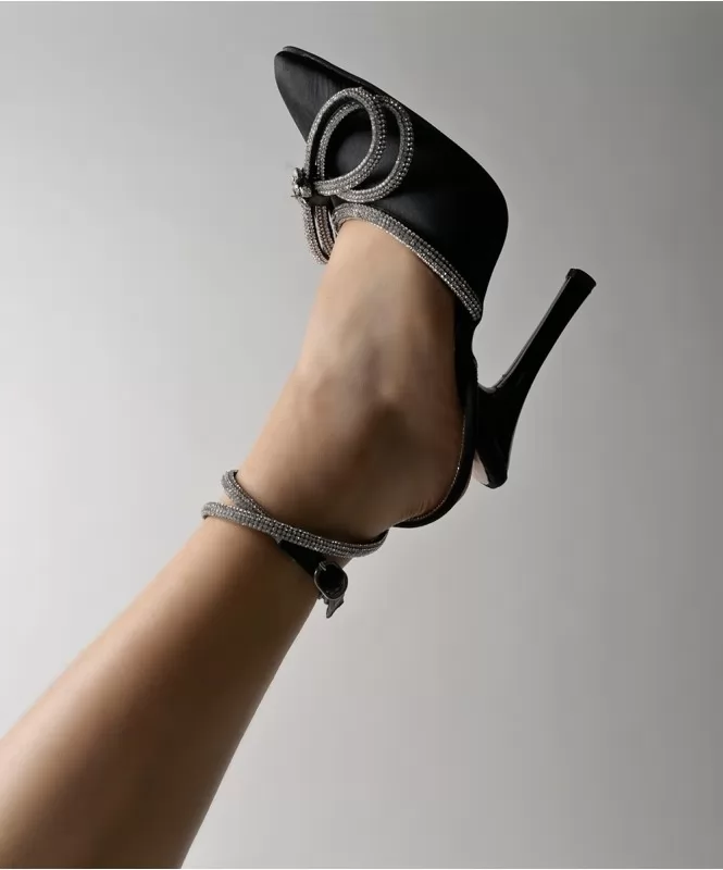 Shimmering black heel