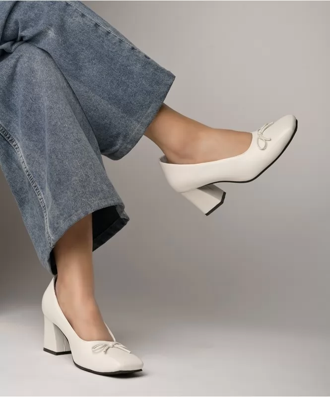 White square toe bow heel