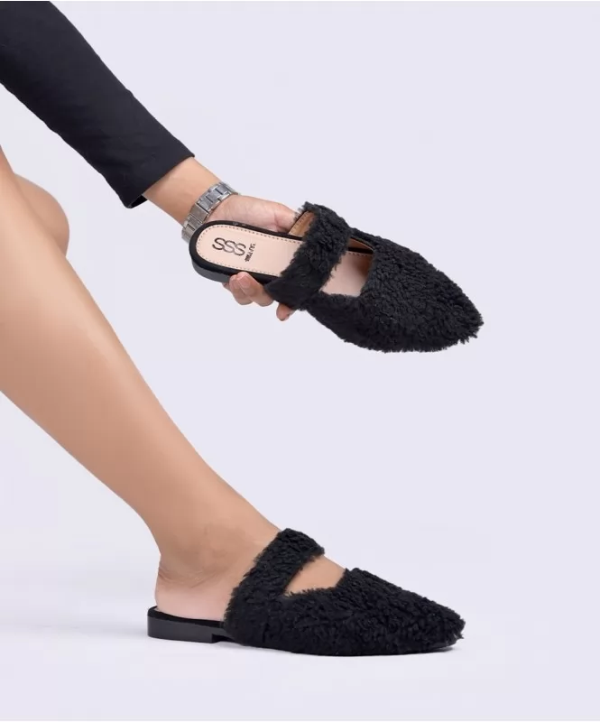 Black fur pointed flats | Street Style Store | SSS